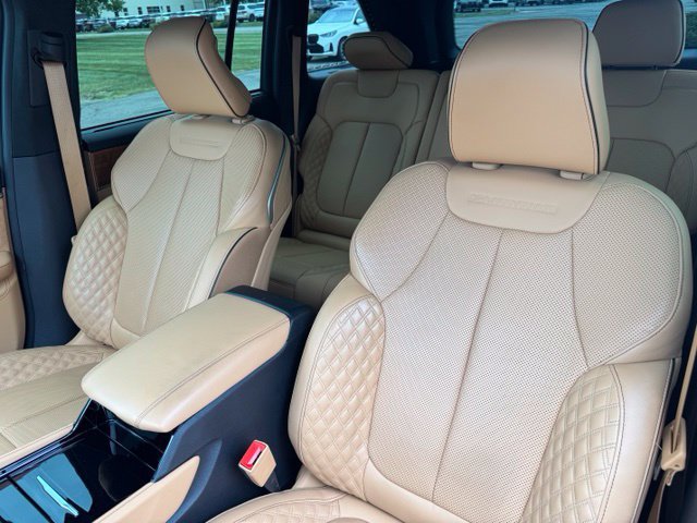 Used 2022 Jeep Grand Cherokee Summit AWD/4WD image 19