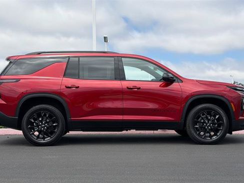 New 2026 Chevrolet Traverse LT w/ Midnight/Sport Edition FWD image 3