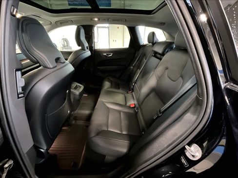 Used 2024 Volvo XC60 B5 Plus image 15