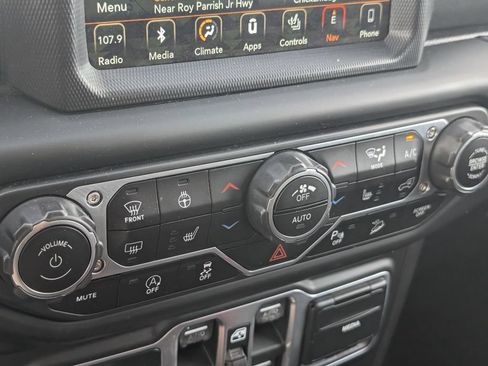 Used 2018 Jeep Wrangler Unlimited Sahara AWD/4WD image 20