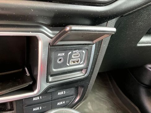 Used 2023 Jeep Gladiator Sport w/ Off Road Group AWD/4WD image 31