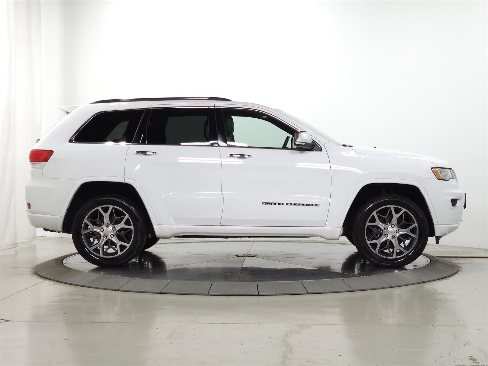 Used 2019 Jeep Grand Cherokee Overland AWD/4WD image 13