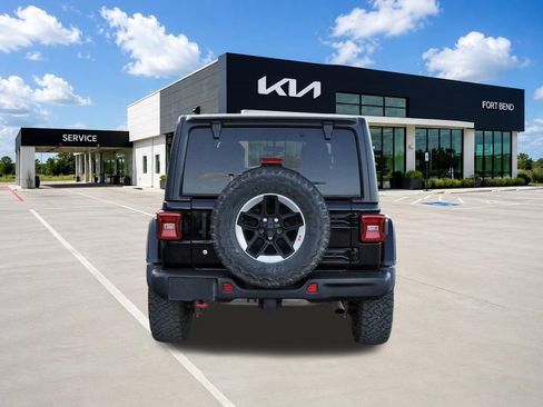 Used 2018 Jeep Wrangler Unlimited Rubicon AWD/4WD image 6