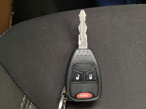 Used 2016 Jeep Wrangler Unlimited Sahara w/ Connectivity Group image 32