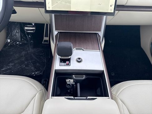 New 2026 Land Rover Range Rover Long Wheelbase SE image 31