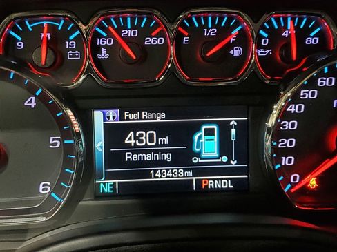 Used 2020 Chevrolet Suburban Premier image 37