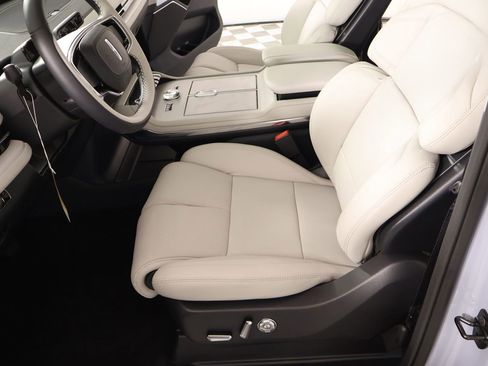 New 2026 Lincoln Navigator Premiere AWD/4WD image 11