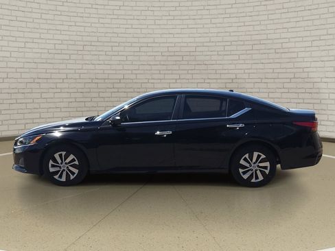 Used 2025 Nissan Altima 2.5 S FWD image 8