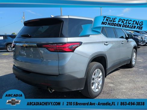 Used 2023 Chevrolet Traverse LS FWD image 4