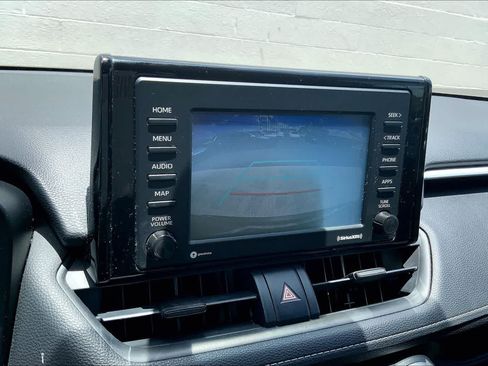 Used 2020 Toyota RAV4 LE AWD/4WD image 26