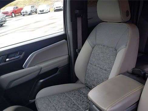 Certified 2024 Chevrolet Colorado ZR2 w/ Technology Package image 18