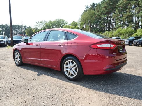 Used 2015 Ford Fusion SE FWD image 4