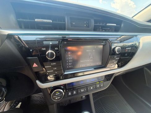 Used 2015 Toyota Corolla LE FWD image 11