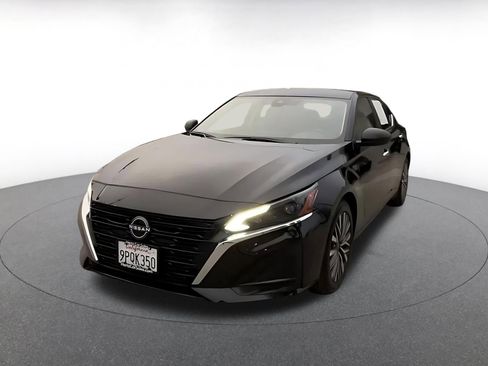 Used 2025 Nissan Altima 2.5 SV image 7