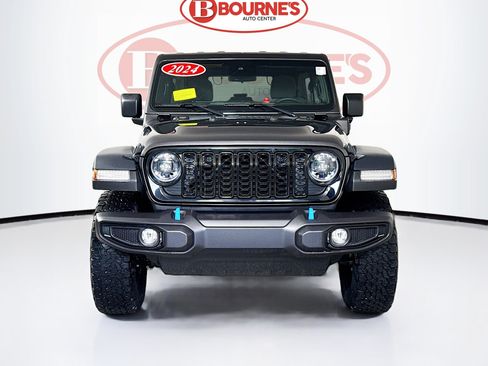 Used 2024 Jeep Wrangler Unlimited AWD/4WD image 4