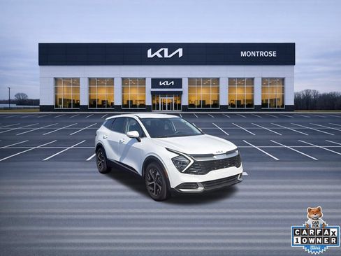 Used 2025 Kia Sportage EX FWD image 3