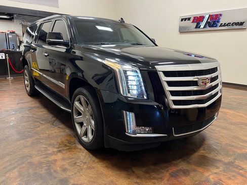 Used 2015 Cadillac Escalade ESV Luxury image 3