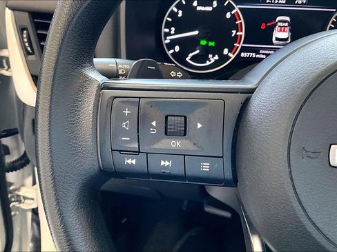 Used 2023 Nissan Rogue S FWD image 11
