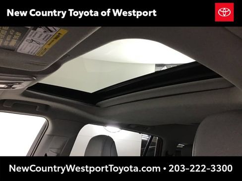 Used 2023 Toyota Highlander Limited image 14