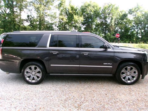 Used 2016 GMC Yukon XL Denali w/ Open Road Package AWD/4WD image 9