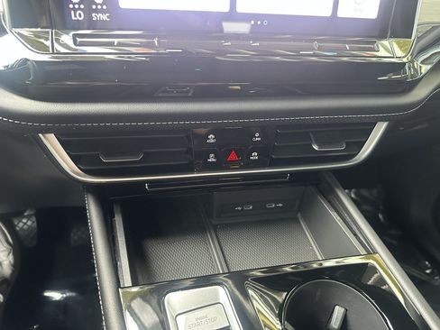 Used 2024 Volkswagen Atlas Cross Sport SE w/ Panoramic Sunroof Package AWD/4WD image 27