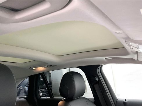 Certified 2022 Mercedes-Benz GLC 300 image 28