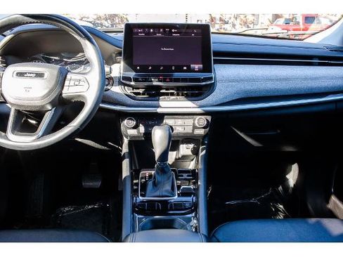 Used 2022 Jeep Compass Latitude image 15