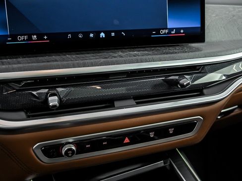 Used 2024 BMW ALPINA XB7 AWD/4WD image 31