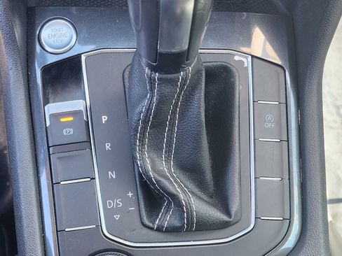 Used 2021 Volkswagen Tiguan SE AWD/4WD image 10
