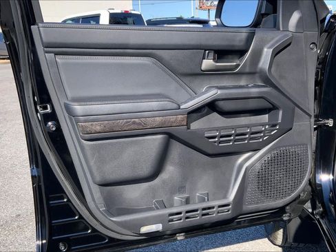 Used 2025 Toyota Tacoma Limited image 21