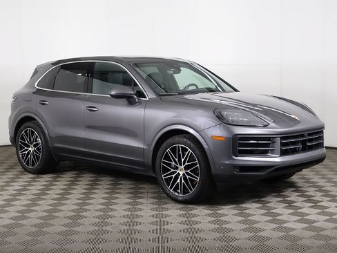 Used 2024 Porsche Cayenne AWD/4WD image 2