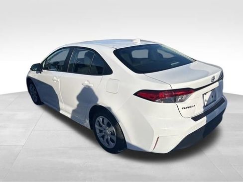 Used 2024 Toyota Corolla LE image 2