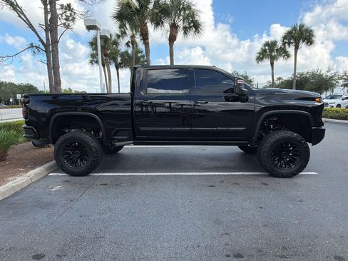 Used 2024 Chevrolet Silverado 2500 High Country w/ High Country Premium Package AWD/4WD image 8