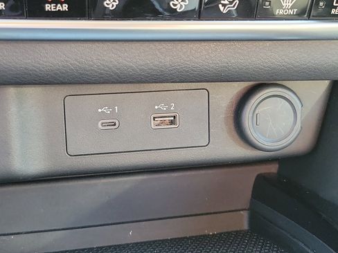 Used 2023 Nissan Rogue SL w/ SL Premium Package image 23