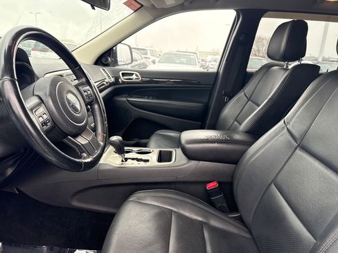 Used 2012 Jeep Grand Cherokee Laredo w/ Laredo E Group image 13