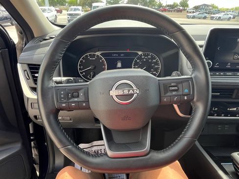Used 2025 Nissan Rogue SV AWD/4WD image 25