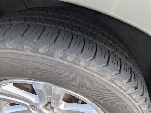 Used 2014 Chevrolet Traverse LT w/ LPO, 'HIT The Road' Package FWD image 10