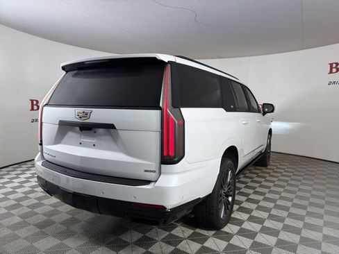 Used 2025 Cadillac Escalade ESV Sport Platinum image 8