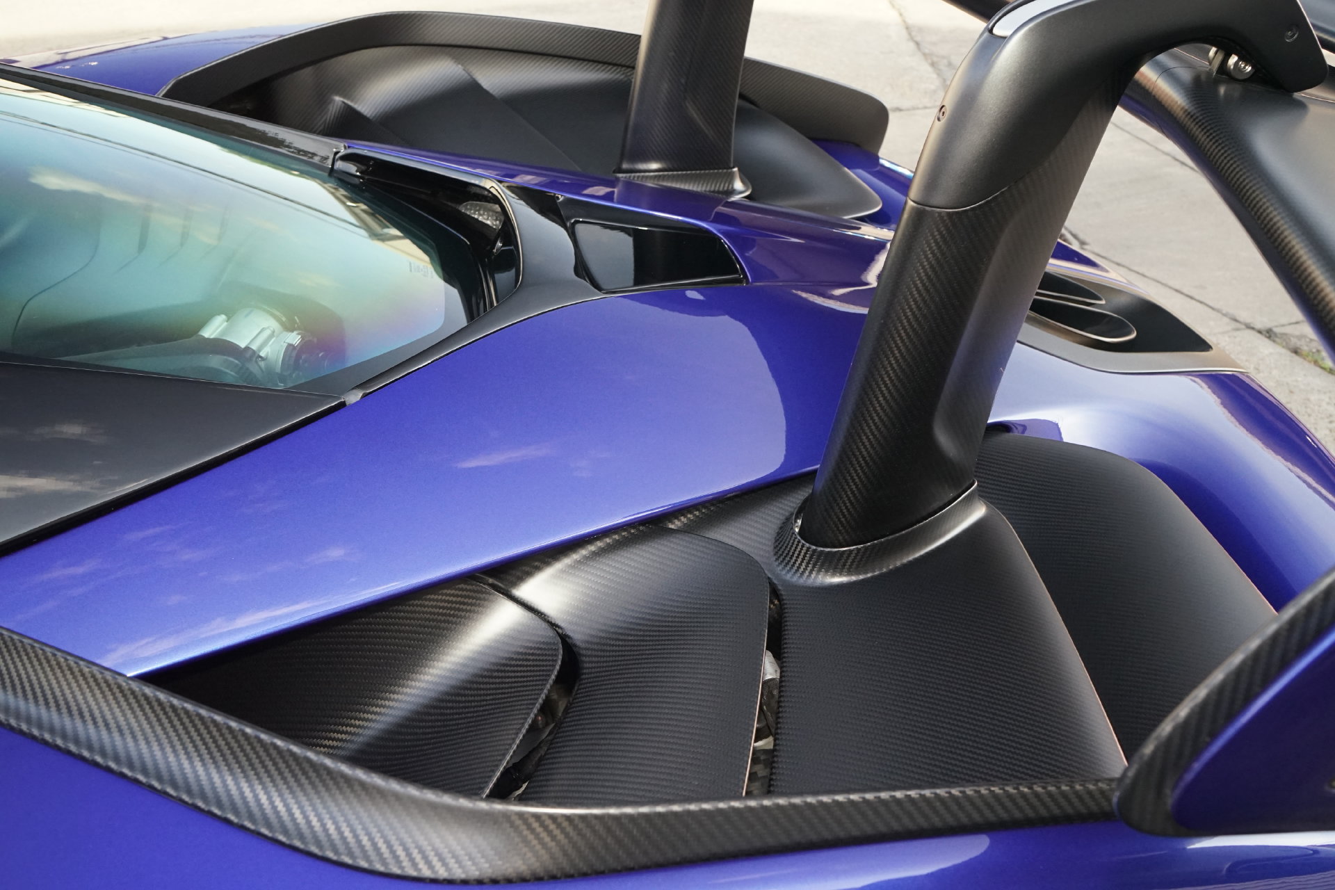 Used 2019 McLaren Senna RWD image 27