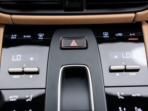 Certified 2026 Porsche Macan AWD/4WD image 26