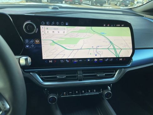 Used 2024 Chevrolet Equinox EV LT image 19