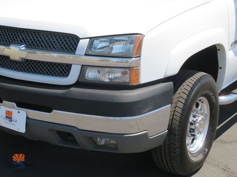 Used 2004 Chevrolet Silverado 2500 LT w/ Skid Plate Package AWD/4WD image 15