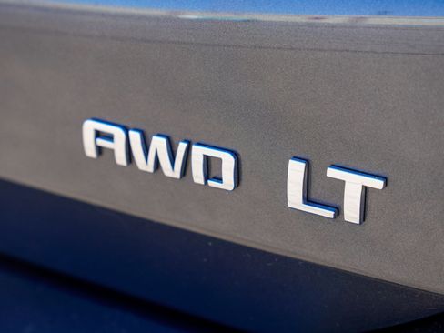 Used 2023 Chevrolet Equinox LT image 32