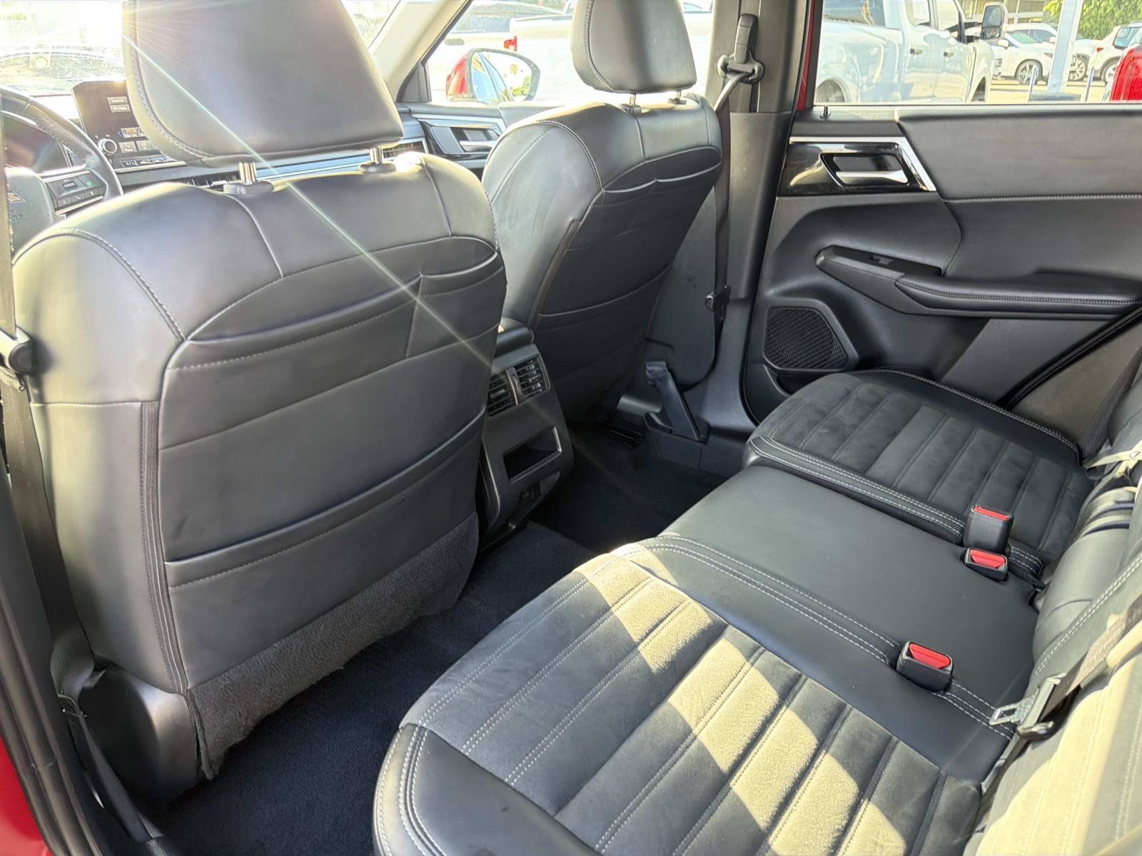 Used 2024 Mitsubishi Outlander AWD image 10