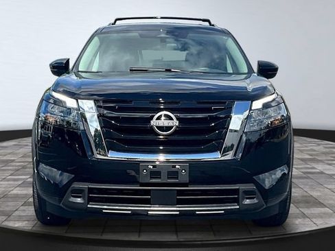 Used 2025 Nissan Pathfinder SV AWD/4WD image 2