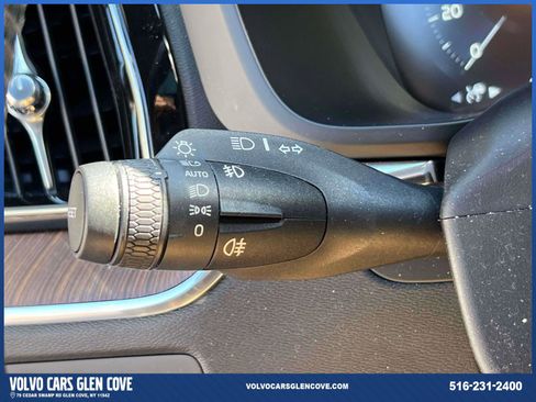 Certified 2019 Volvo XC60 T6 Momentum w/ Advanced Package image 22