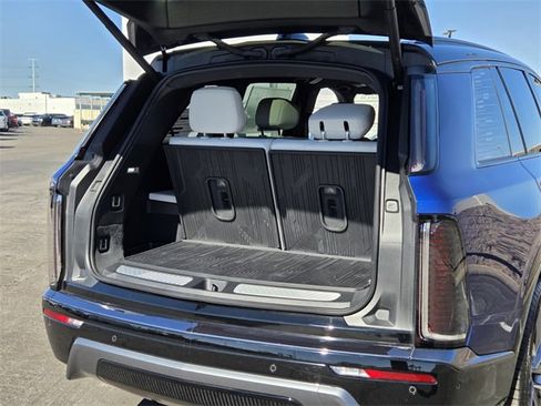 New 2026 Cadillac Vistiq Sport w/ LPO, Floor Liner Package image 17