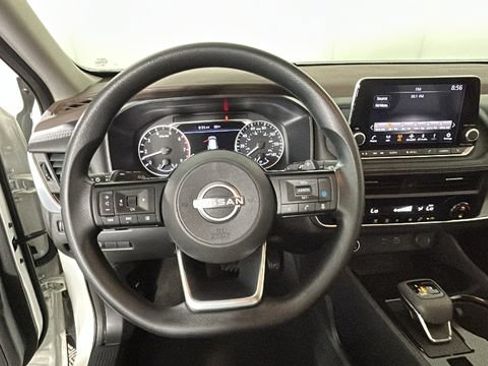 Used 2023 Nissan Rogue SV AWD/4WD image 14