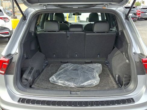 Used 2023 Volkswagen Tiguan SE R-Line image 17