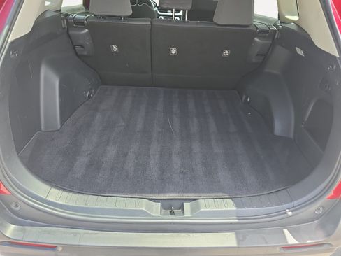 Used 2021 Toyota RAV4 XLE w/ Convenience Package FWD image 14